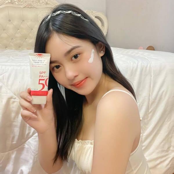 438081290_966887722108723_4132215497198038971_n Pax Moly Daily Tone Up Vitamin Cica Sunscreen Cream SPF50+ PA++++ -50ml - Image 4