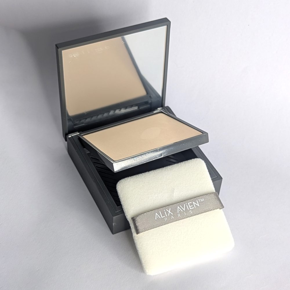 Alix Avien Compact Powder- 01 Porcelain-12gm - Image 3
