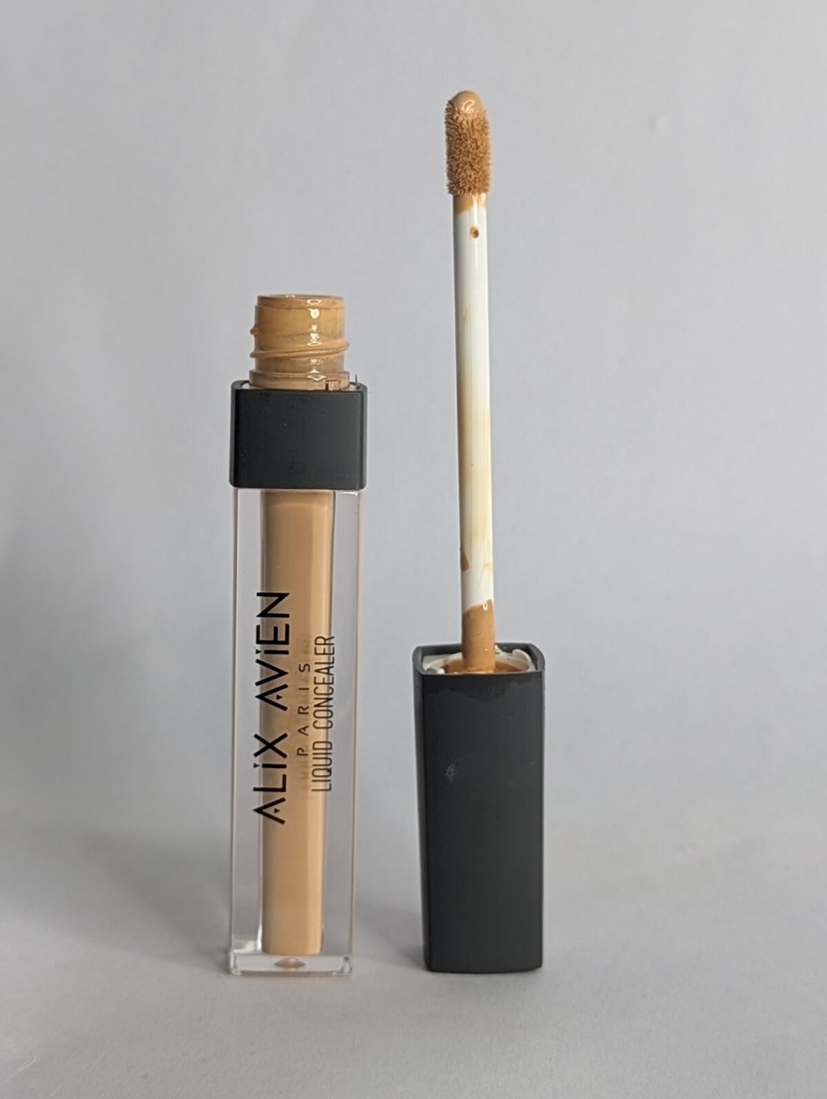 Alix Avien Liquid Concealer  - 108 Butter Milk-3ml - Image 3