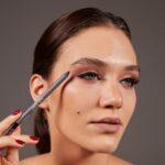 Alix Avien Smoky Eye Pencil-Black-1.20gm - Image 4